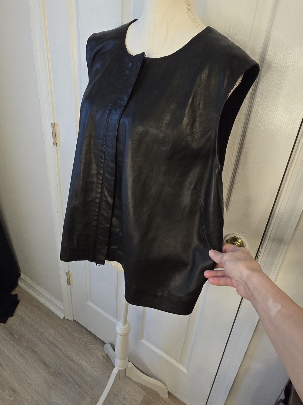 Venezia Plus Size 22/24 Classic Black Leather Sleeveless Vest Quiet Luxury